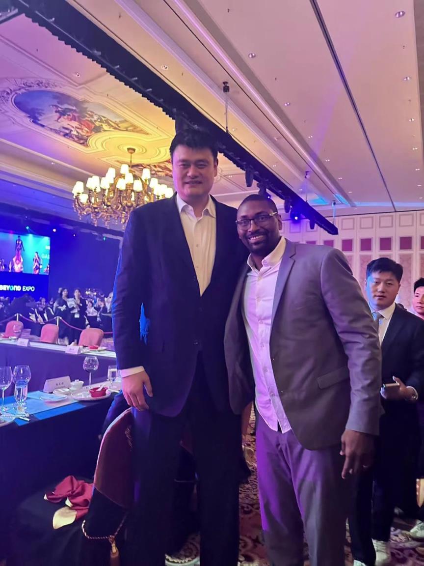 阿泰斯特曬與姚明合照：這是我最喜歡的隊友 姚！！