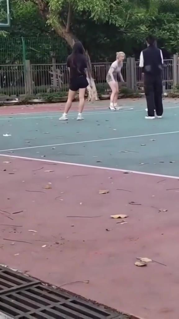 上來就背打女生的男人，真的活該沒有女朋友啊